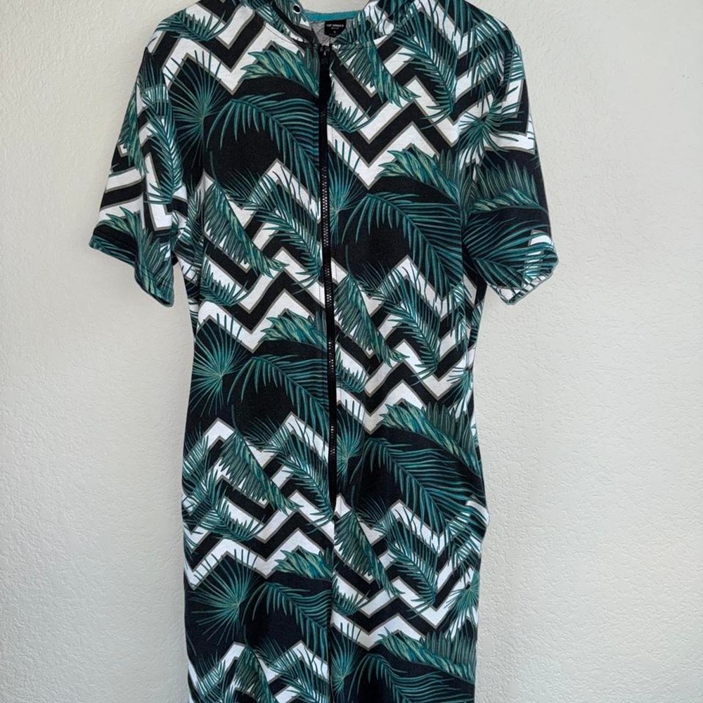Top Drawer Women Small Tropical Palm Chevron Hooded Romper Short Sleeve Zip Up